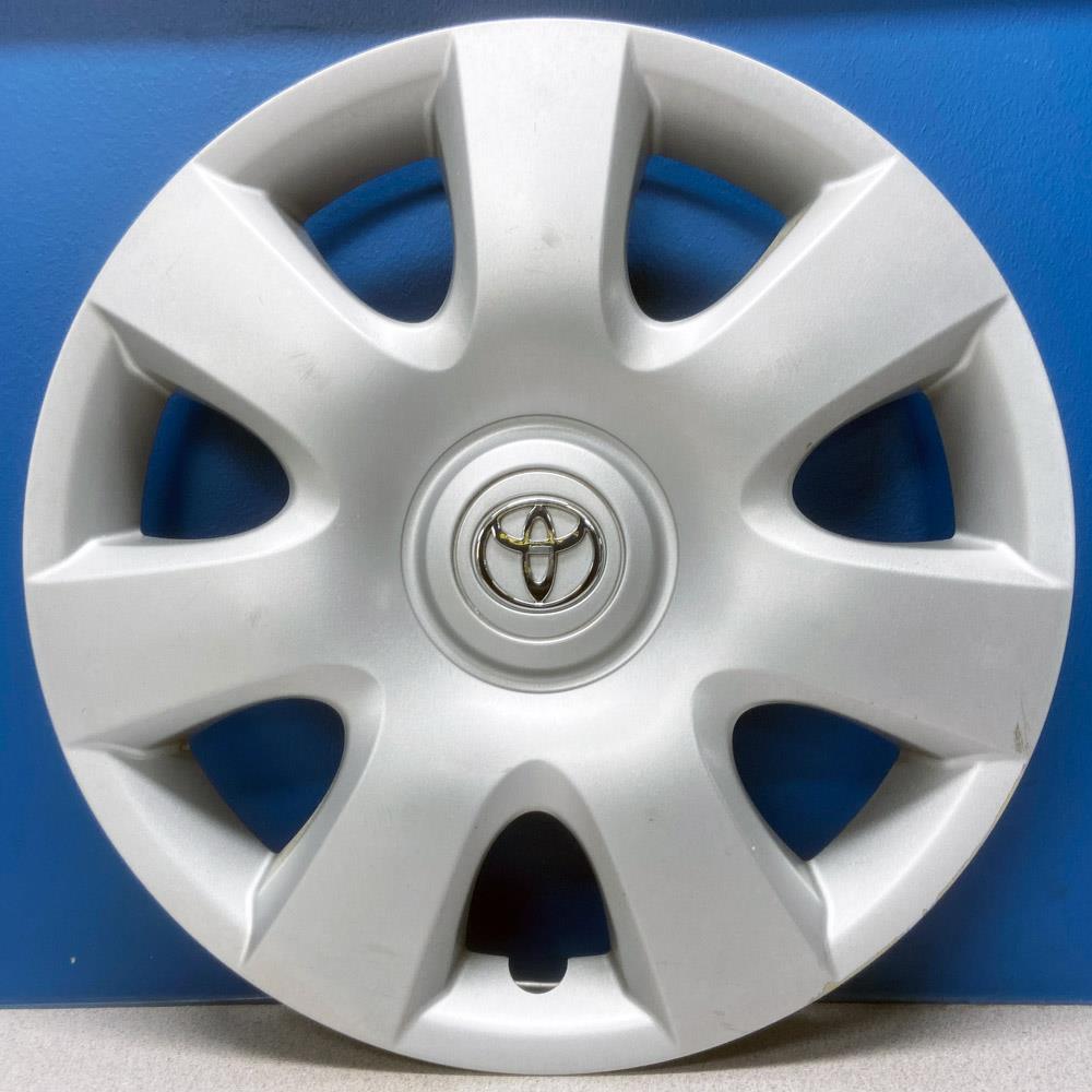 2004 camry hubcap