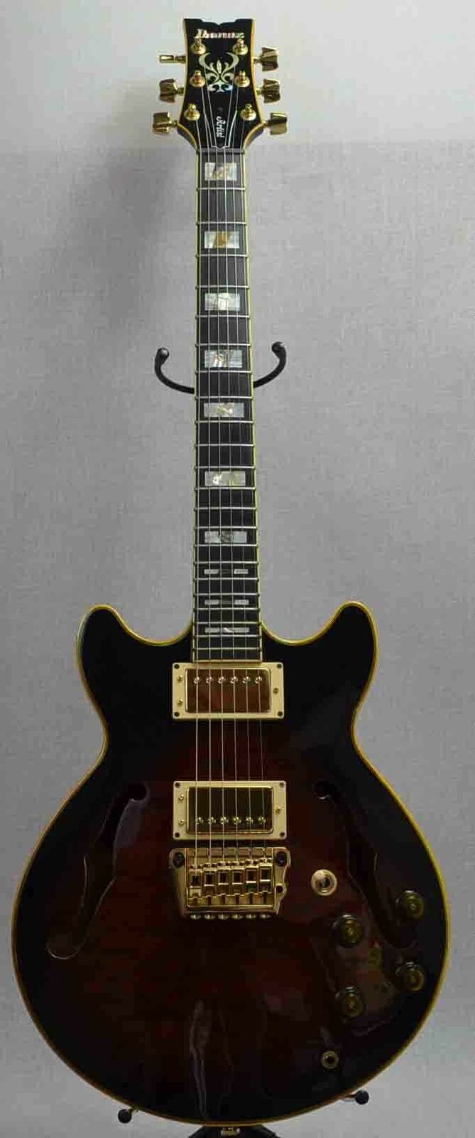 Ibanez Artist AM-255 6-String Electric Guitar with Hard Case