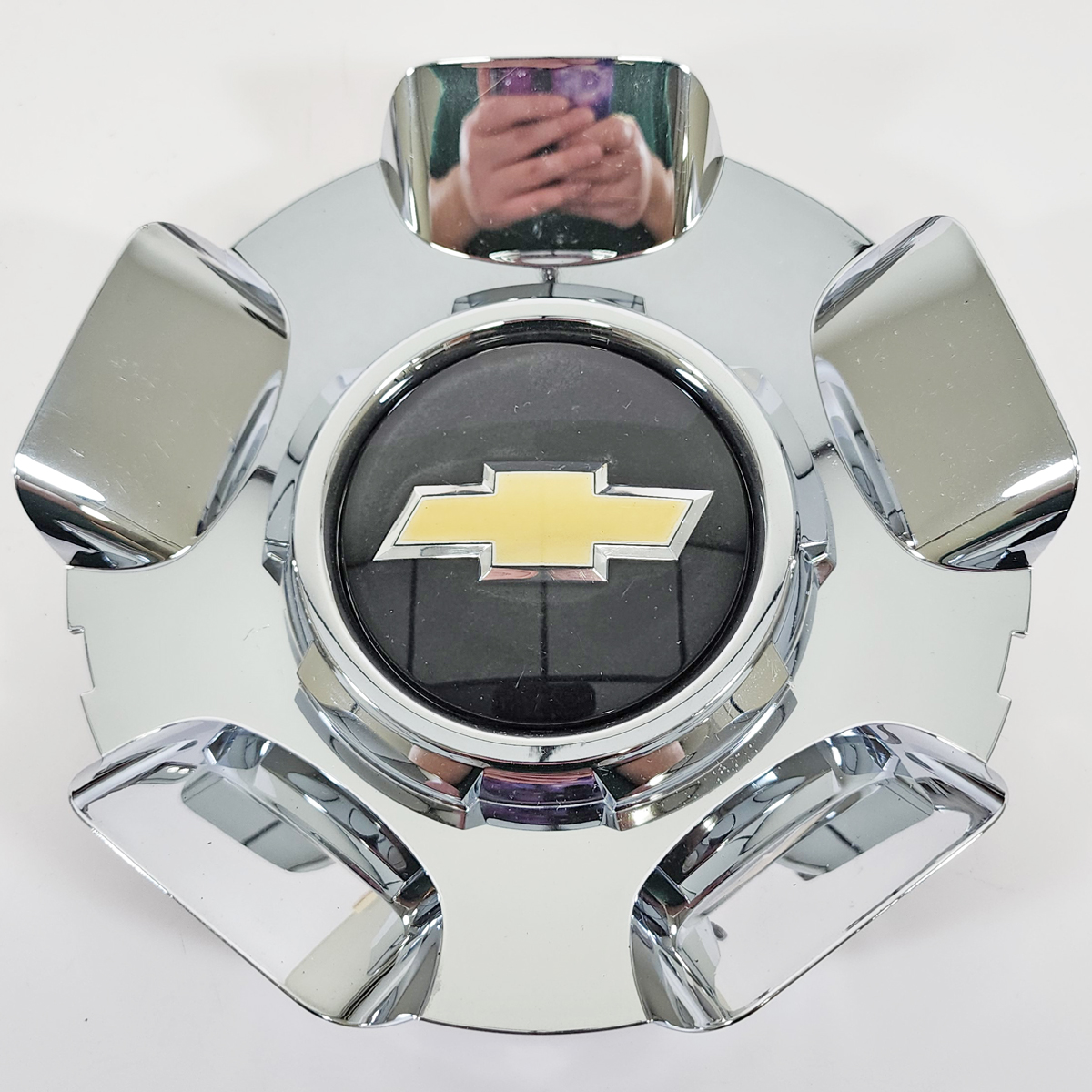 thumbnail image 2 of 20" Chevrolet Tahoe Silverado Avalanche Chrome Center Cap P/N 738-CAP 2 of 11