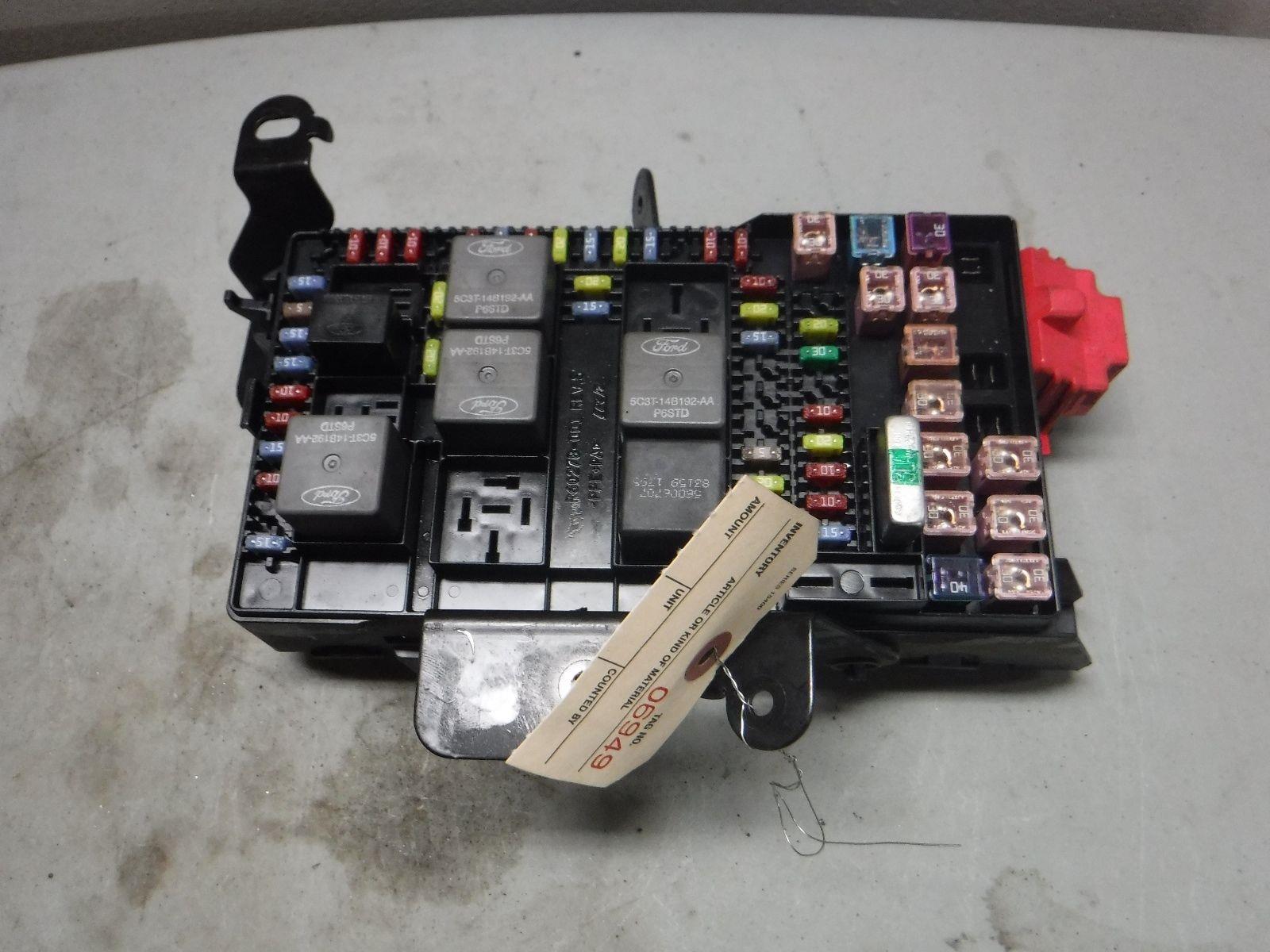2005 06 07 FORD F250 F350 6.0 L DIESEL FUSE BOX ( 6C3T-14A067-AB ) OEM
