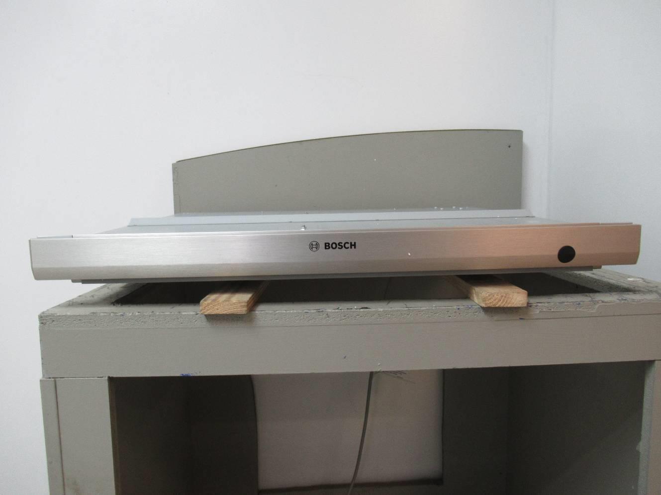 Bosch 30" 3 Speed Control Stainess Steel Downdraft Ventilation System