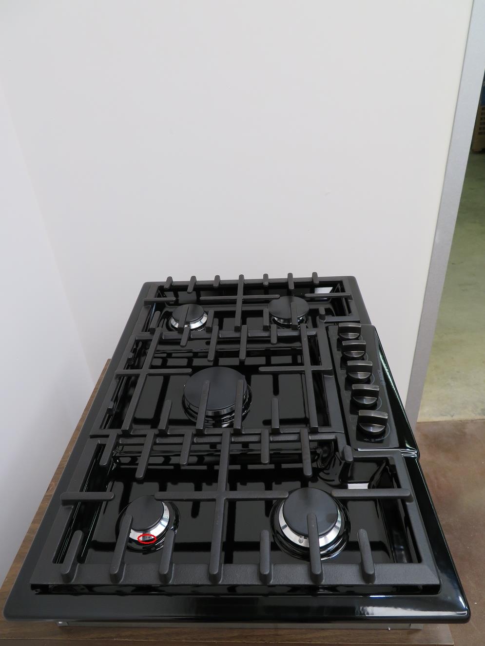 Bosch 800 Series 30 5 Burner Red Led Black Stainless Gas Cooktop