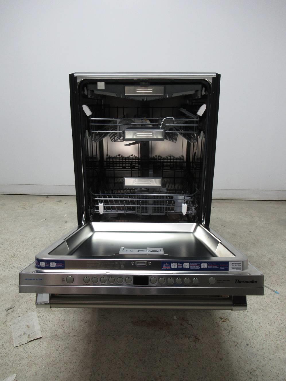 Thermador Sapphire 24" 42 dBA SensAWash Fully Integrated Dishwasher