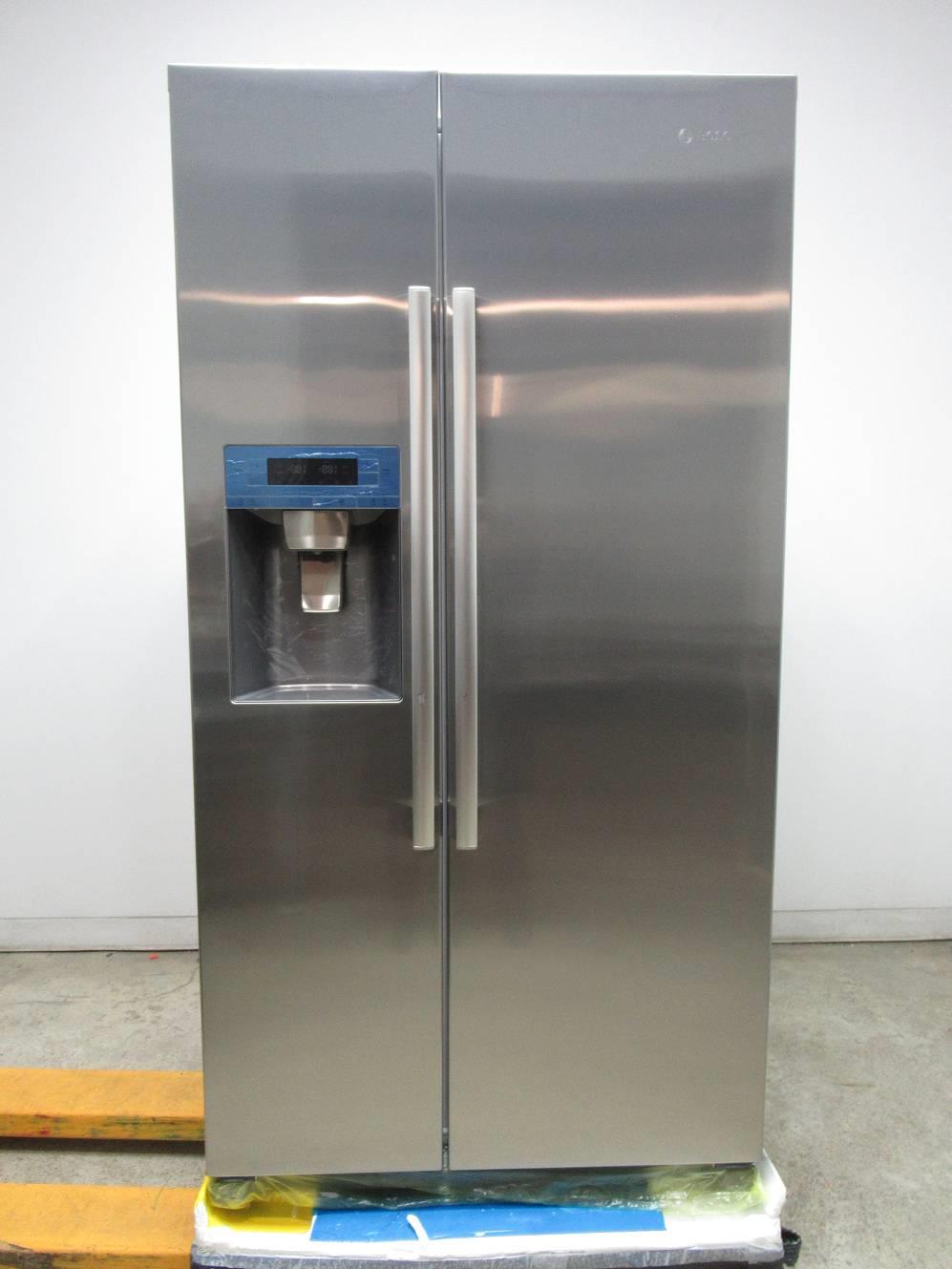 Bosch 300 Series 36 inch Side by Side Refrigerator B20CS30SNS Excellent