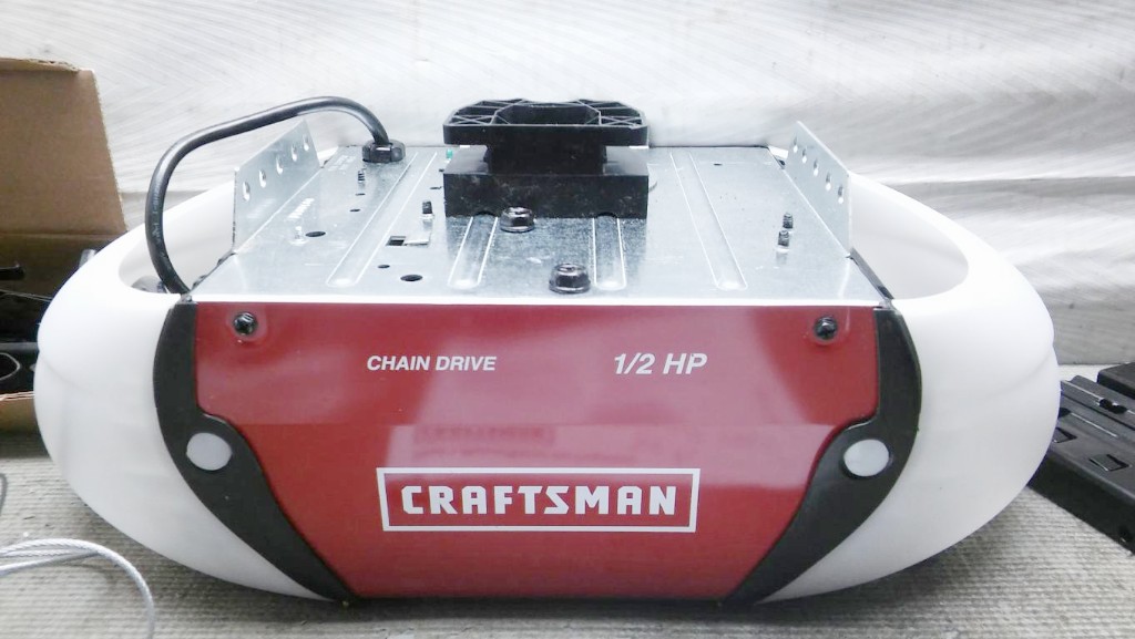 CRAFTSMAN 1/2 HP GARAGE DOOR OPENER CHAIN DRIVE 2 REMOTES & KEYLESS