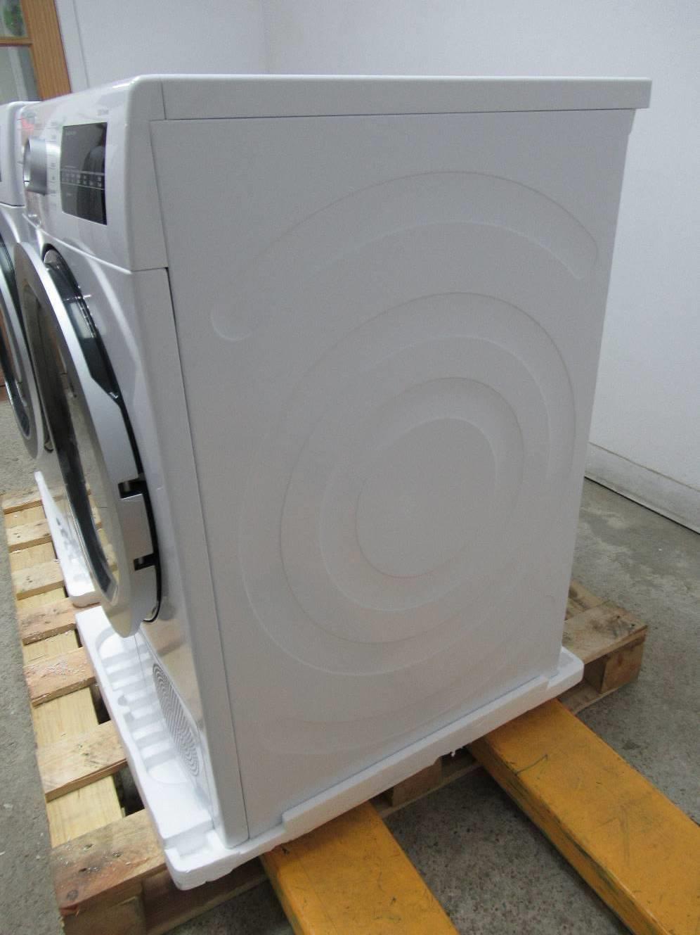 Bosch 500 Series WHT Front Load 15 Progam Washer + Dryer WAT28401UC