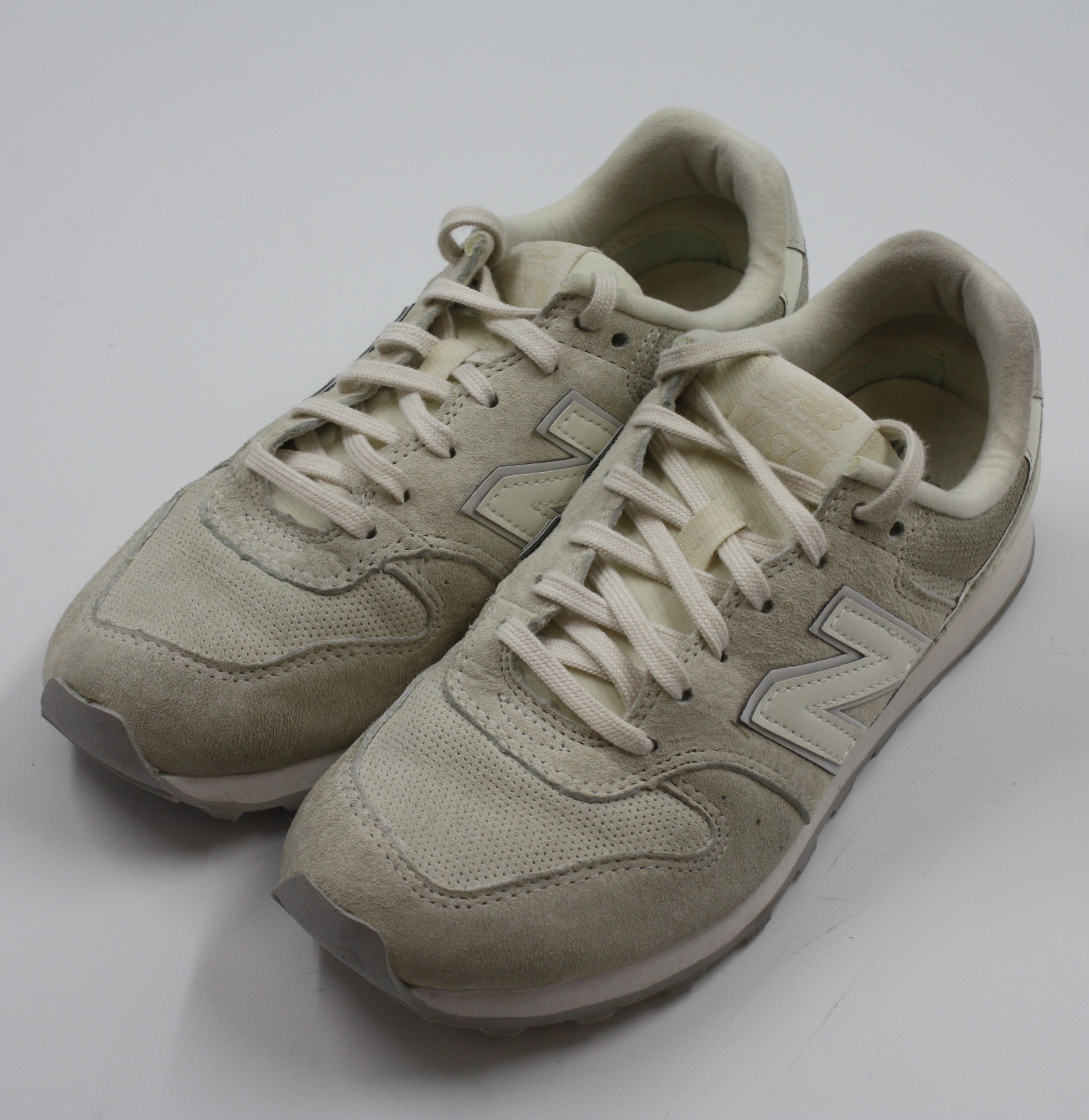 New Balance Ladies Womens Beige White Sneakers Shoes Size 7.5M | eBay