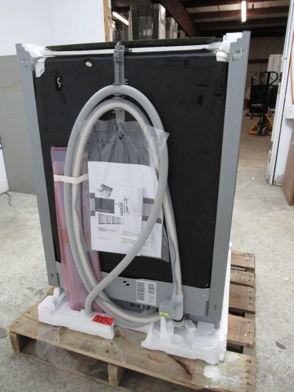 Bosch Benchmark 24" 38 dBA 7 Wash Cycles Semi Integrated Dishwasher