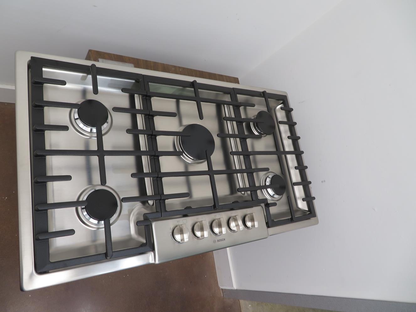 Bosch 800 Series NGM8656UC 36 inch Gas Cooktop 5 Sealed Burners Cast