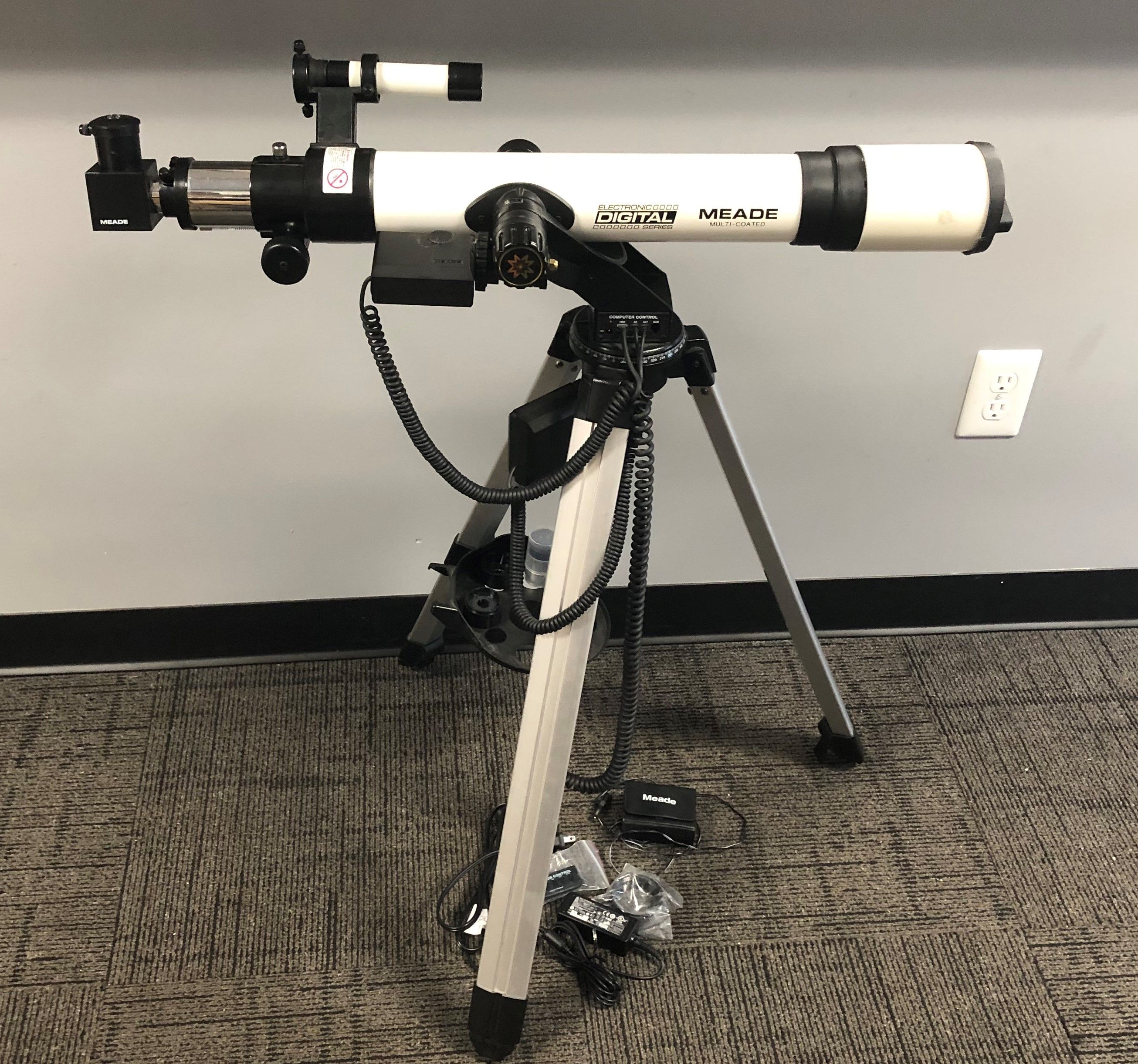 MEADE DS70 MultiCoated Telescope Electronic Digital Wired Remote