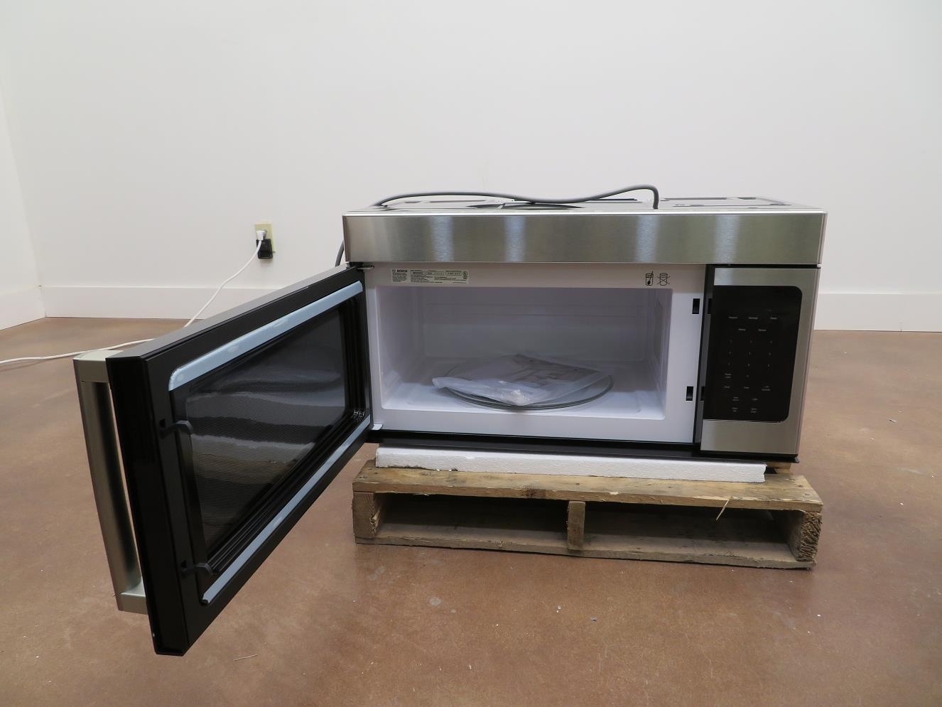 Bosch 300 30" 300 CFM Ventilation OvertheRange Microwave Oven