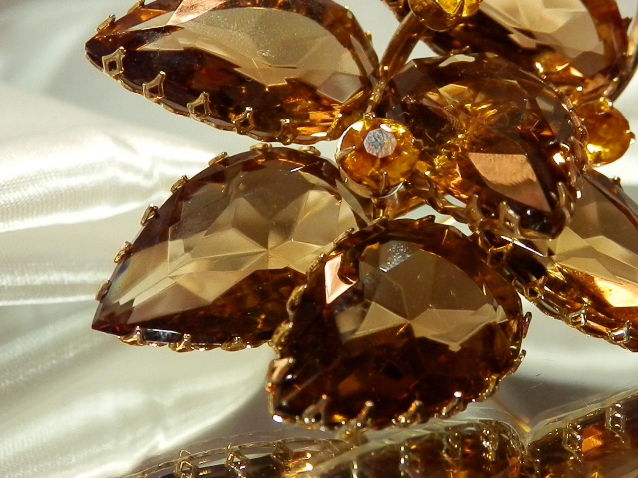 Massive Schreiner Open Brown Rhinestone 15ct Crystal Flower Brooch