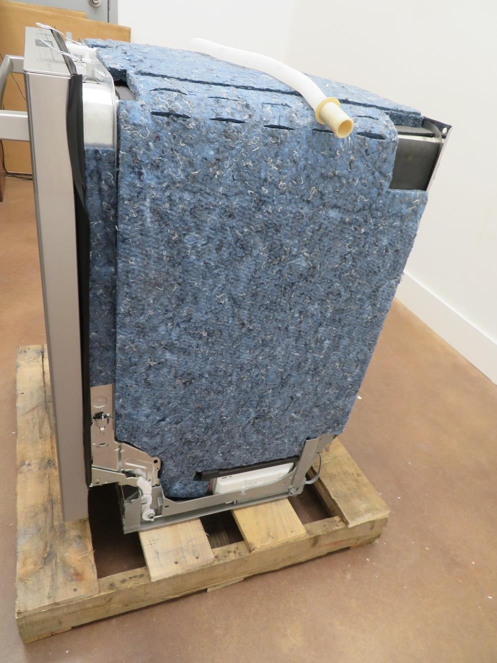 Bosch 800 Series 24" 3rd Rack 6 Cycles Fully Integrated Dishwasher