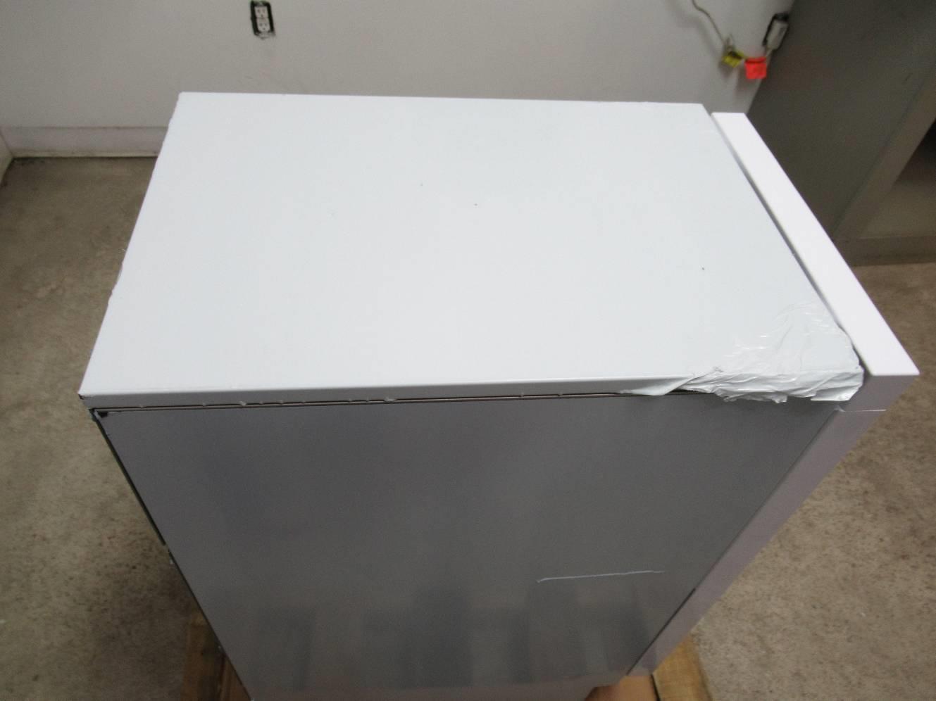 SubZero 15 Inch Clear Ice Cubes Panel Ready Builtin Outdoor Ice Maker