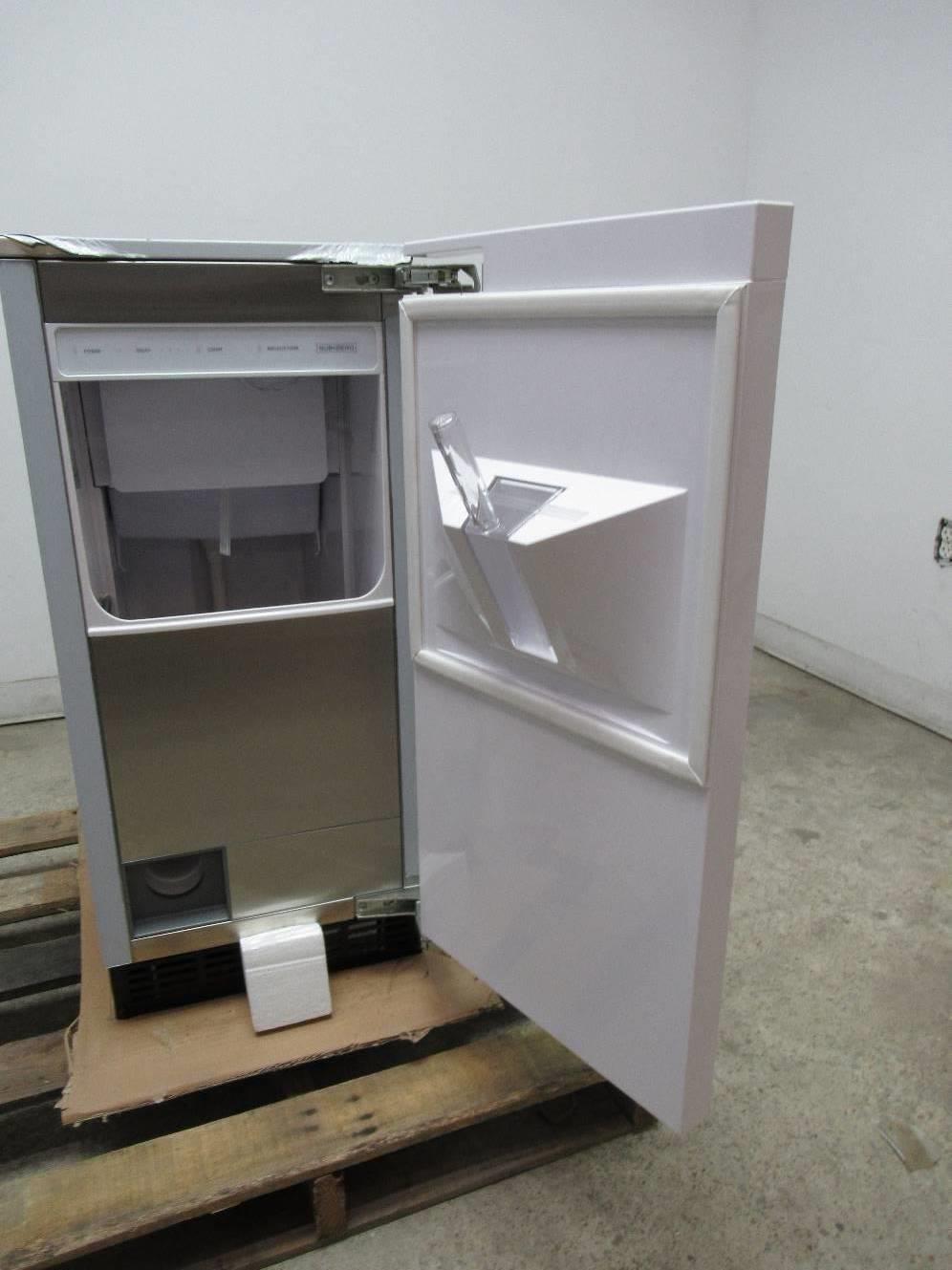 SubZero 15 Inch Clear Ice Cubes Panel Ready Builtin Outdoor Ice Maker