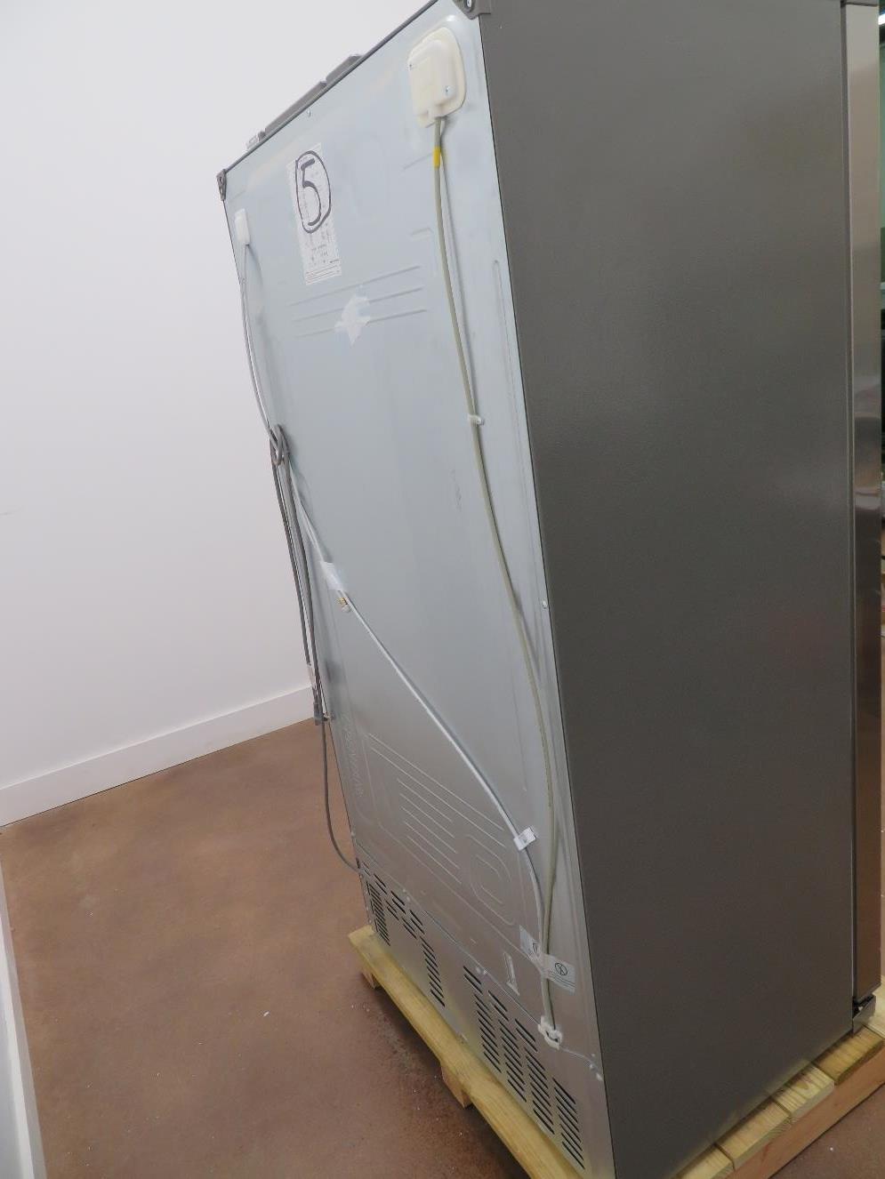 Bosch 300 Series 36" Side by Side Ice Water Dispenser Refrigerator