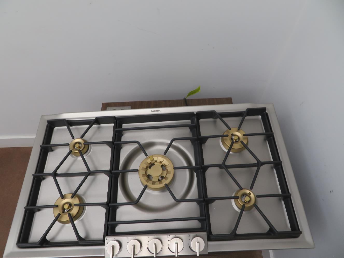 GAGGENAU VG295114CA 36" Gas Cooktop with 5 Sealed Brass Burners