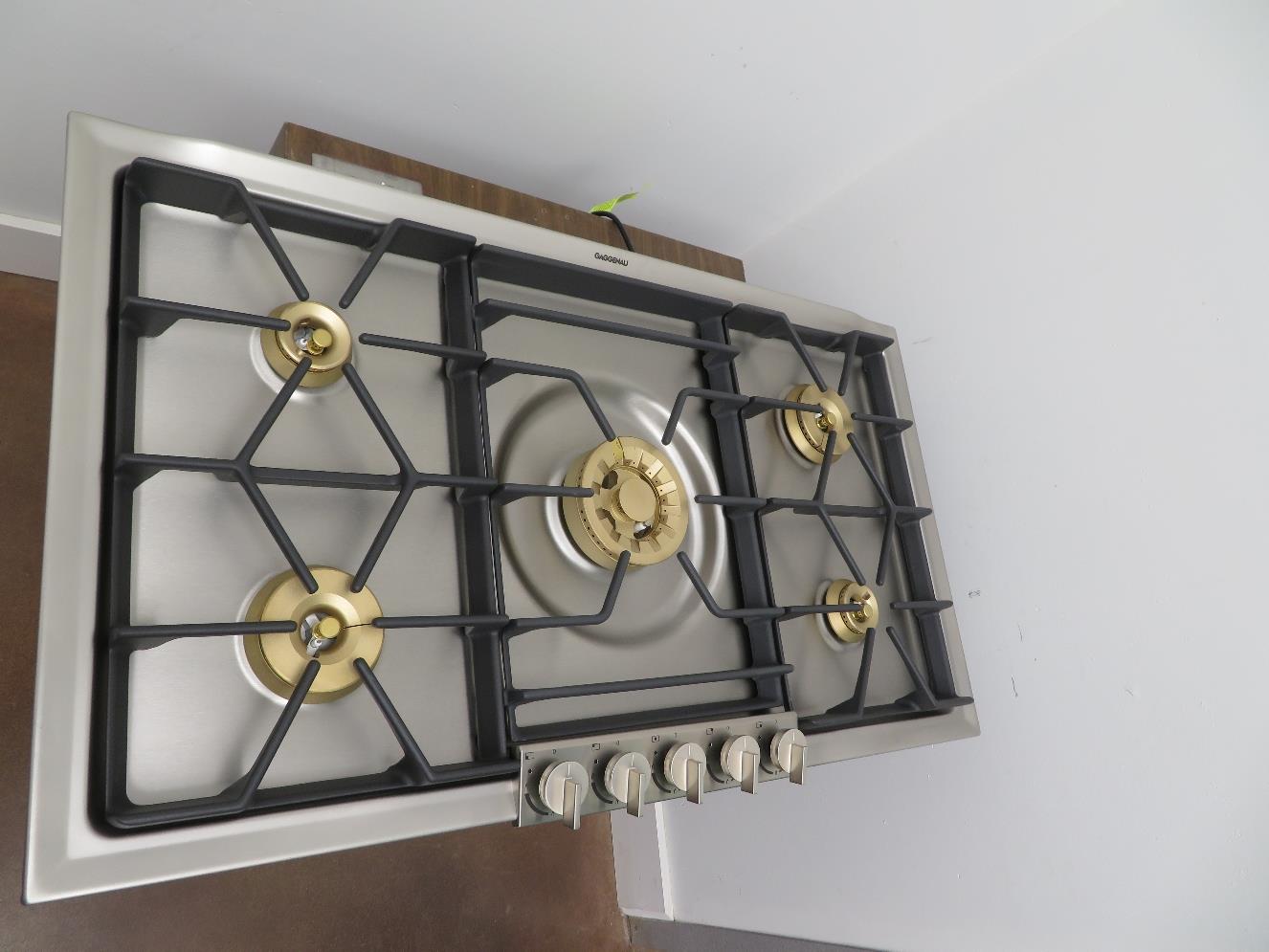 GAGGENAU VG295114CA 36" Gas Cooktop with 5 Sealed Brass Burners