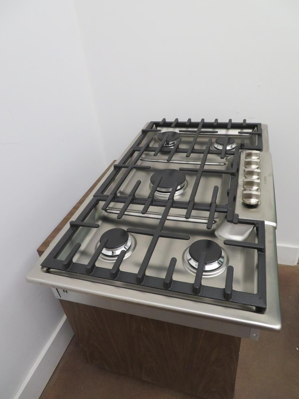 Bosch 800 Series 36'' Gas Cooktop 5 Sealed Burners CastIron Grates