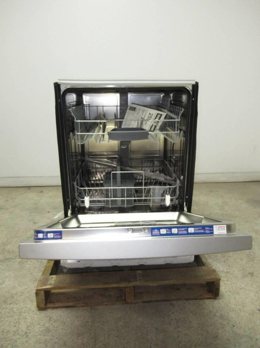 Bosch 300 Series 24" 46 dBA AquaStop® Plus Full Console Dishwasher