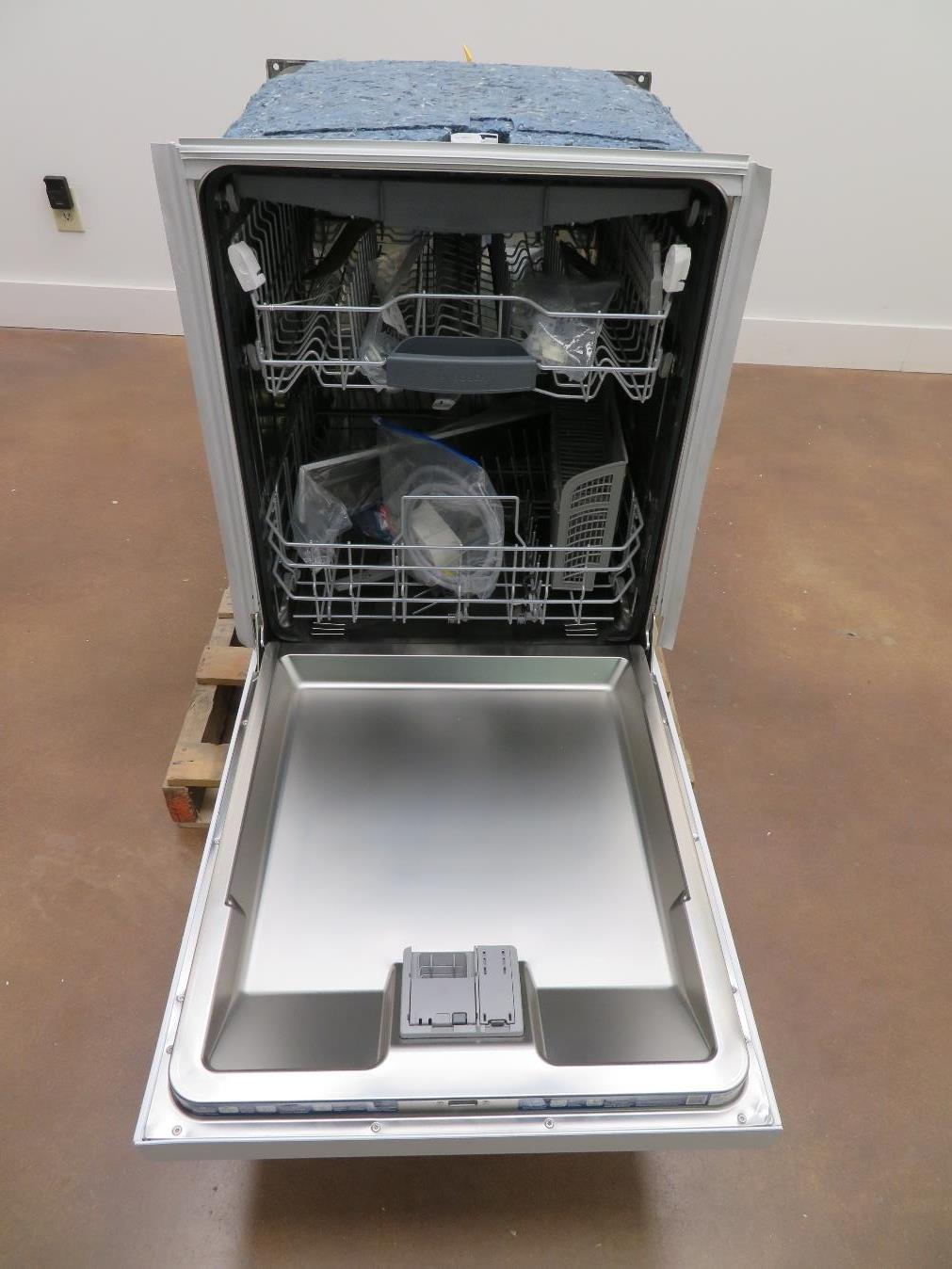 Bosch 300 Series 24" 3rd Rack Full Console White Dishwasher SHEM63W52N