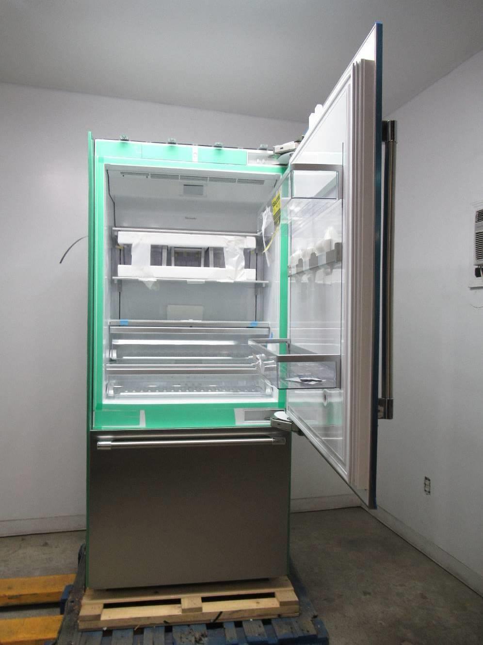 Thermador Professional 36" Diamond Ice Maker BuiltIn Refrigerator