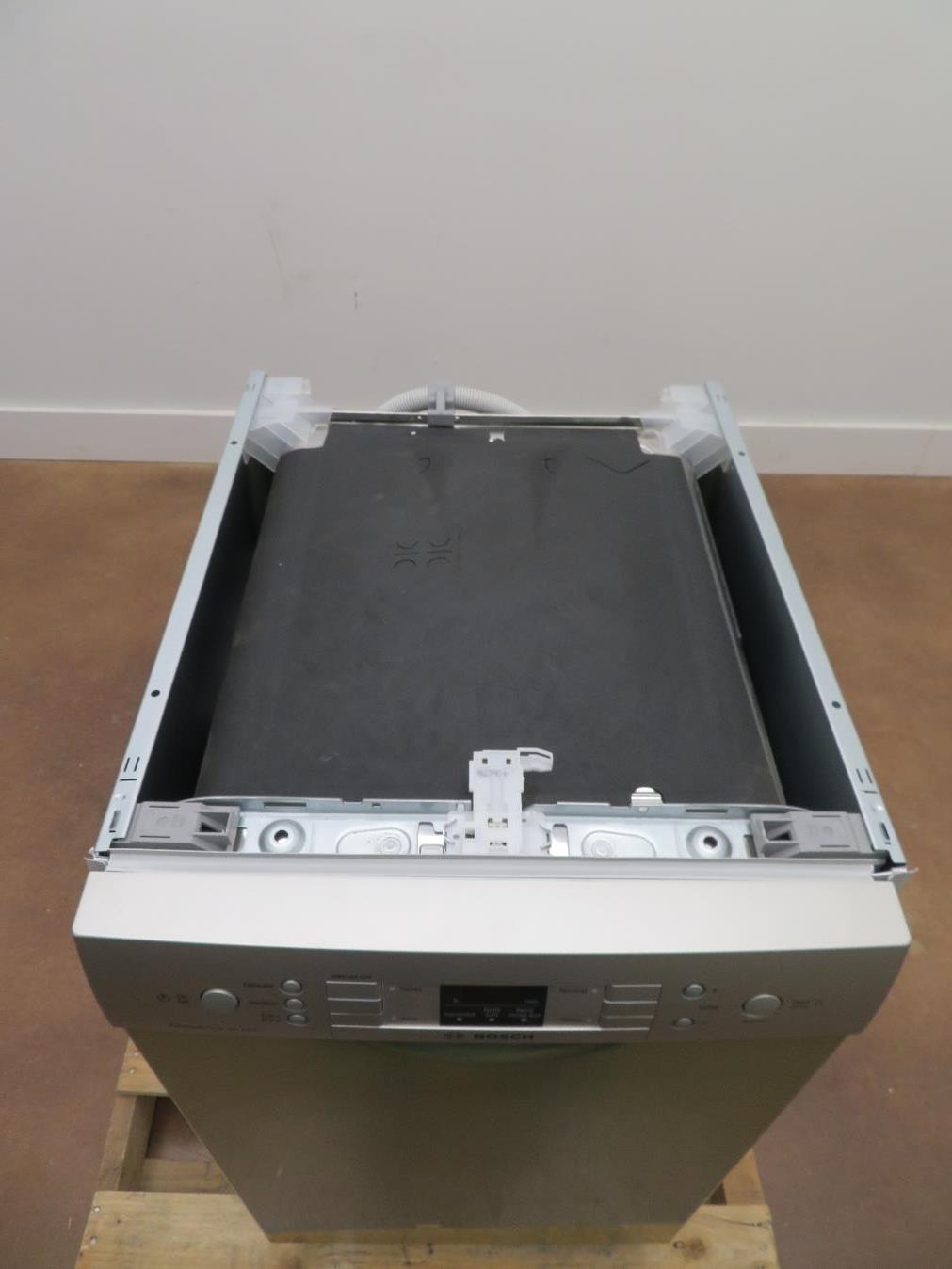 Bosch 300 Series 18" Recessed handle 46 dBA BuiltInDishwasher