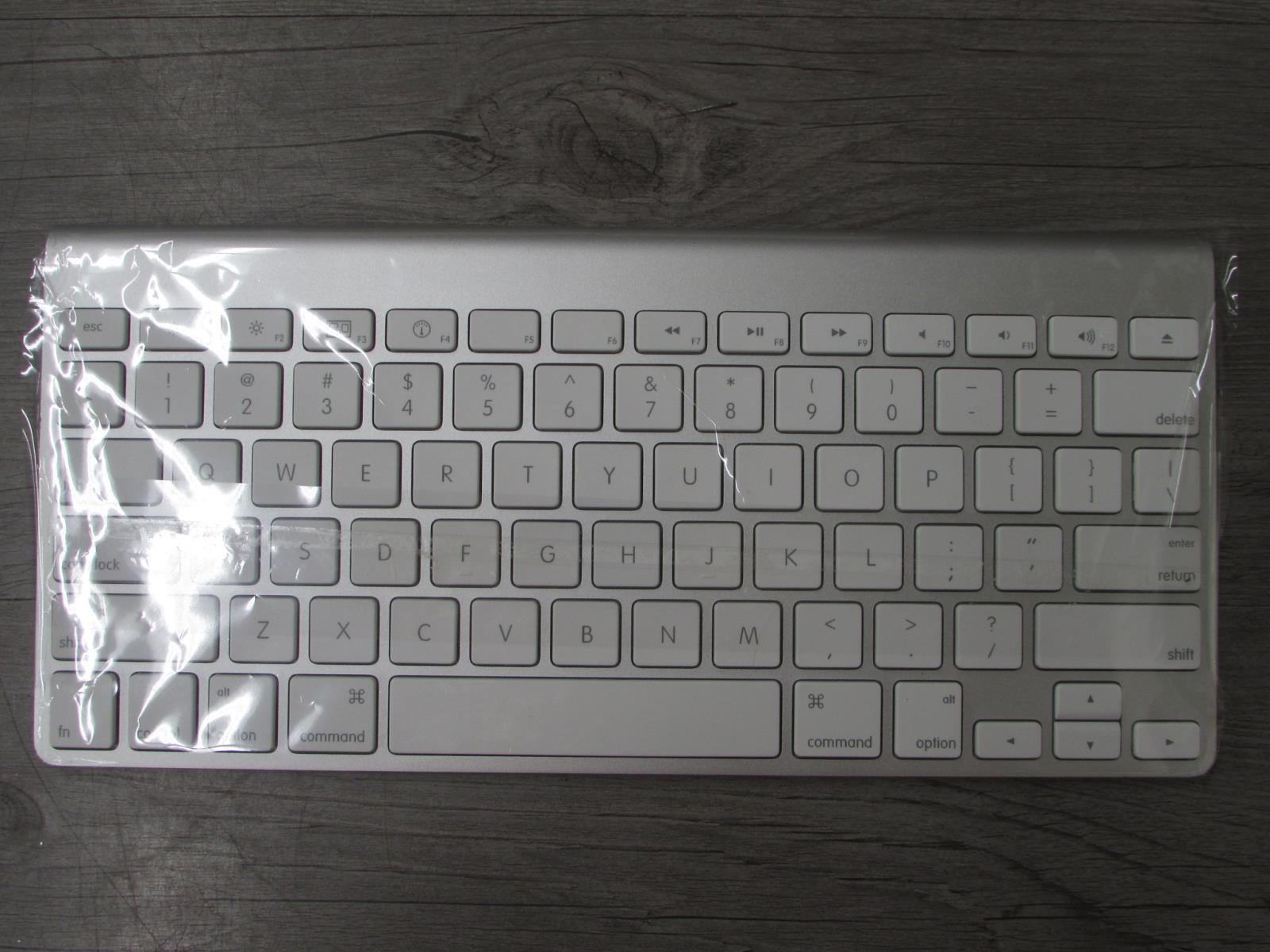 Apple Aluminum Bluetooth Wireless Keyboard A1314 In Original Box Tested