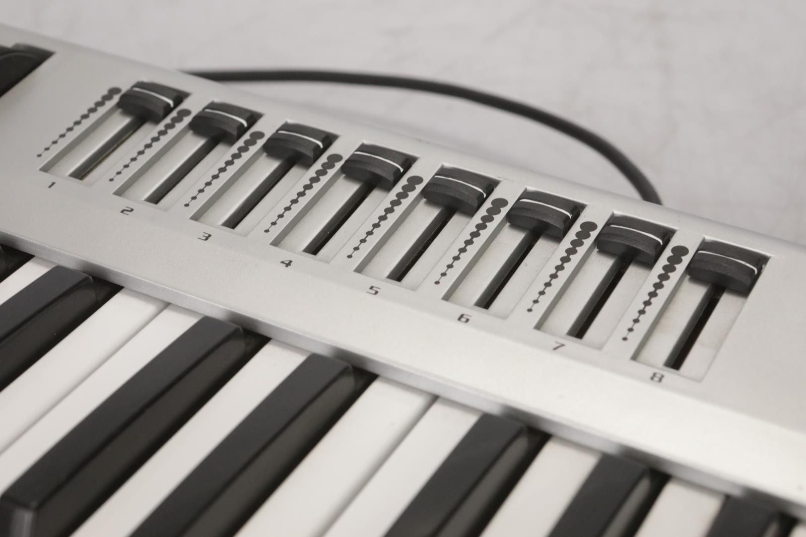 MAudio Radium 61Key Midi Controller Keyboard & MX28M Merger 38688