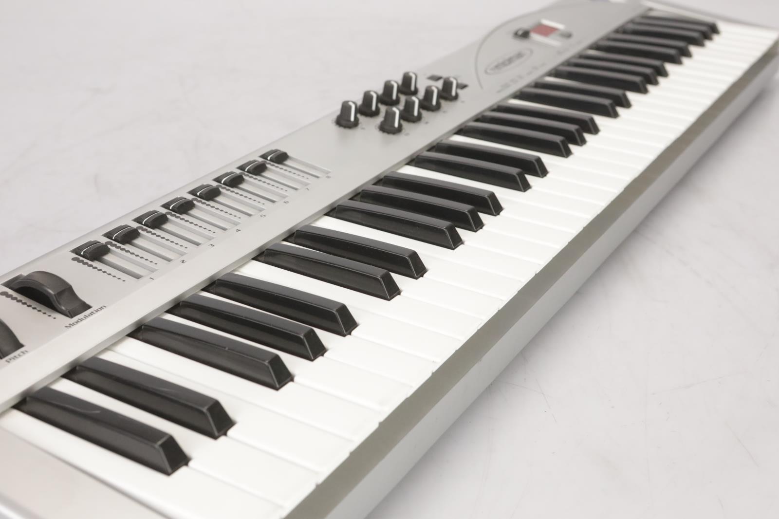 MAudio Radium 61Key Midi Controller Keyboard & MX28M Merger 38688