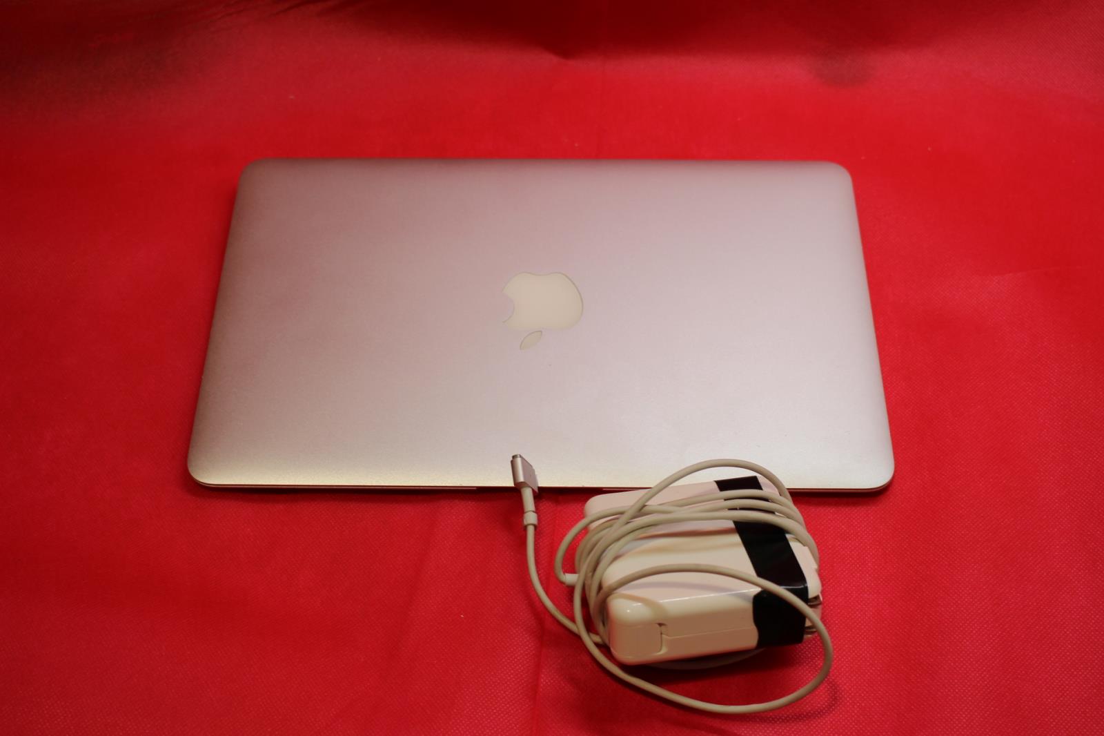 Apple Macbook Air (MD711LL/A) 11" (Intel Core i5 @ 1.3GHz) 4GB, 128GB