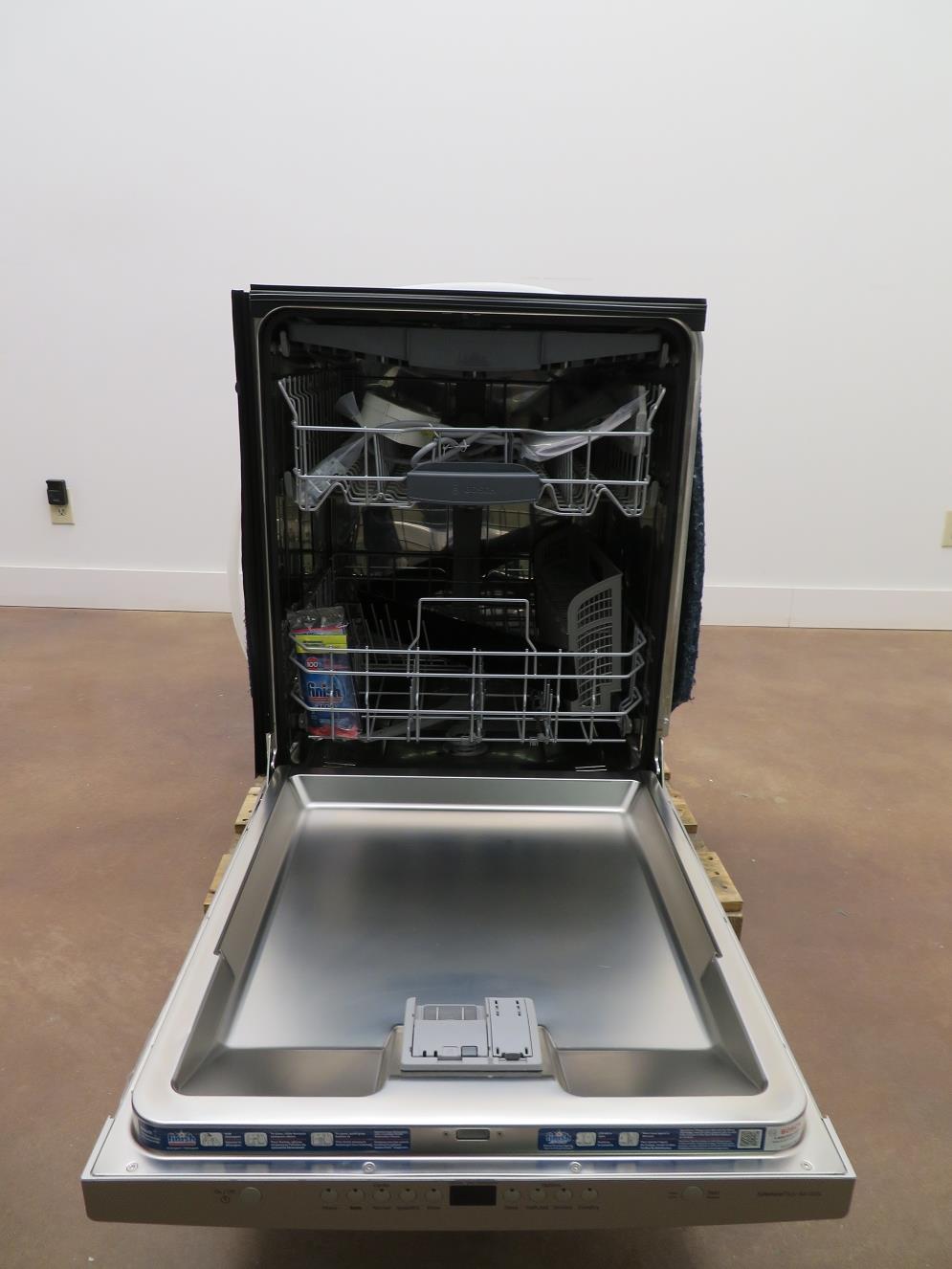 Bosch 300 Series 24" 3rd Rack 44 dBA Fully Integrated Dishwasher