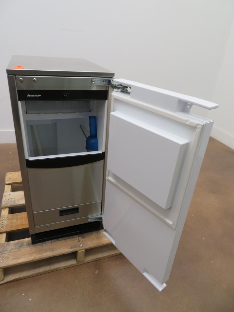 Scotsman 15" 26 lbs Clear Cube Ice Under Counter Ice Maker SCCP30MA1SU