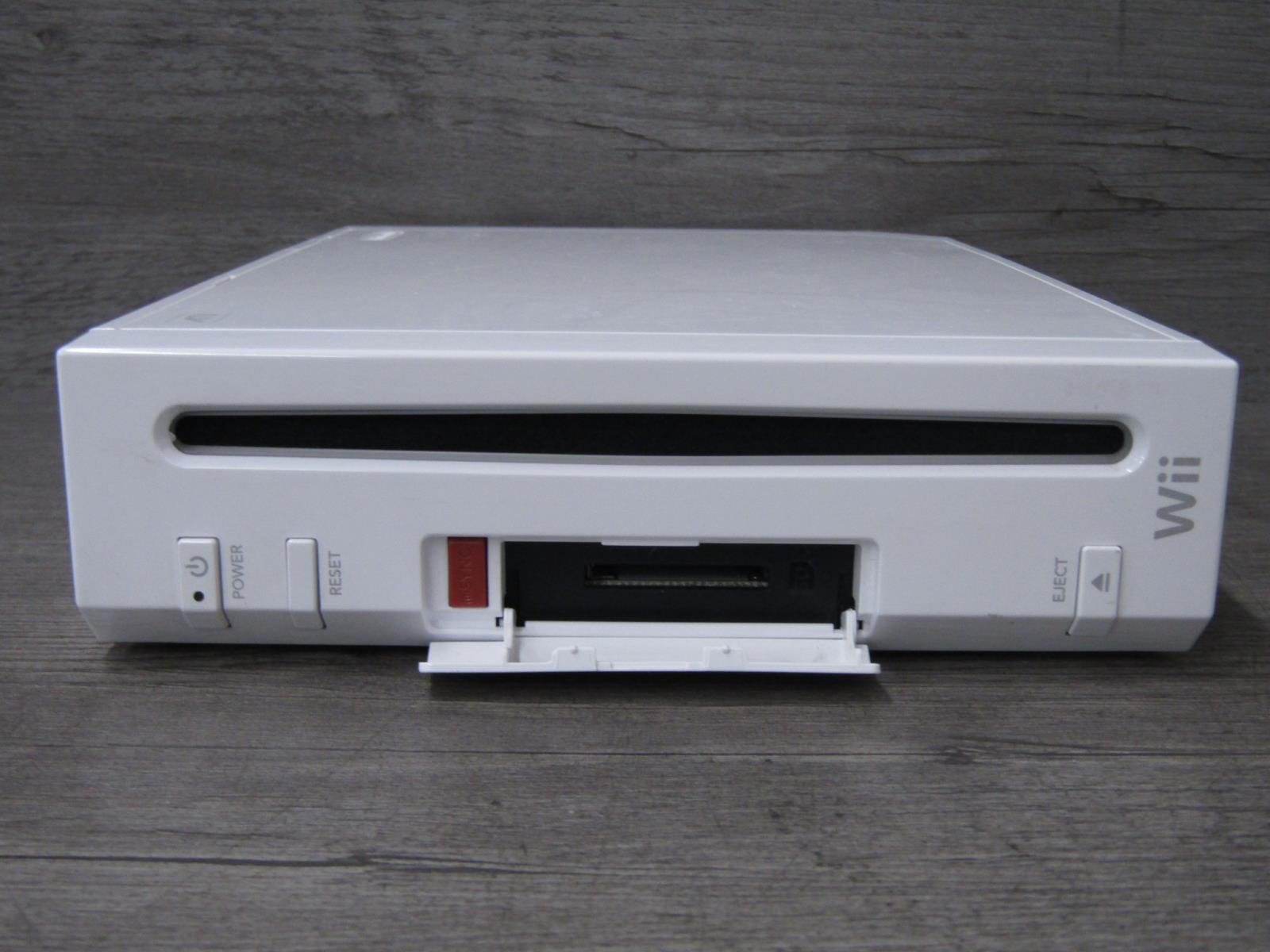 Nintendo Wii Video Game System Console Bundle RVL001 White Tested