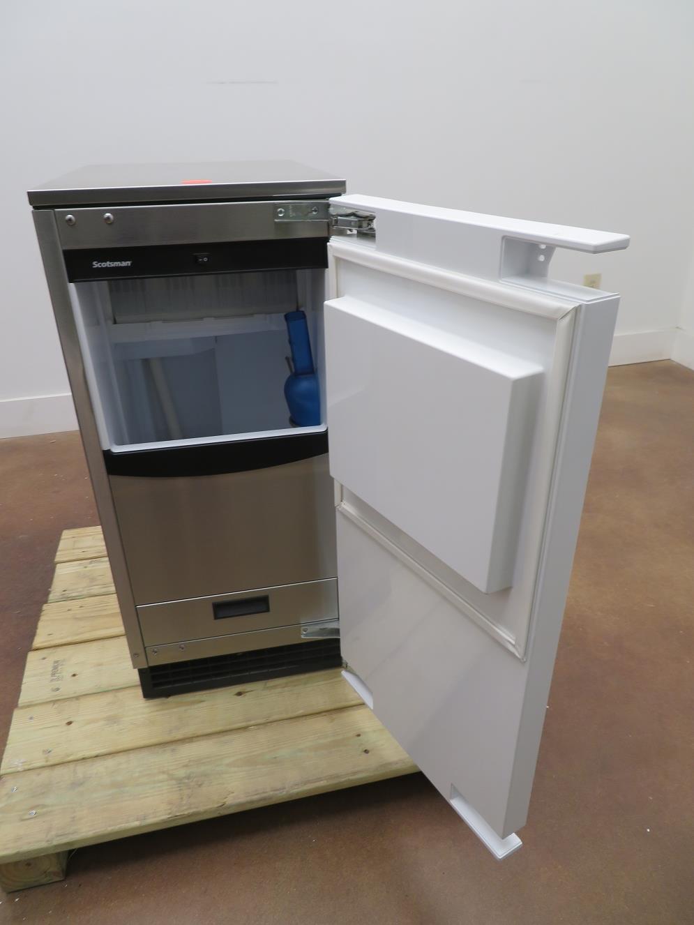 Scotsman 15" Undercounter Icemaker with 26 lbs. Ice Storage SCCG30MA1SU