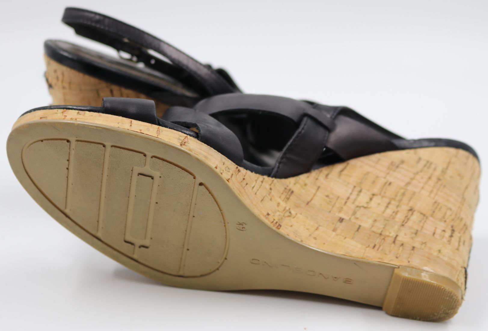 bandolino t strap sandals