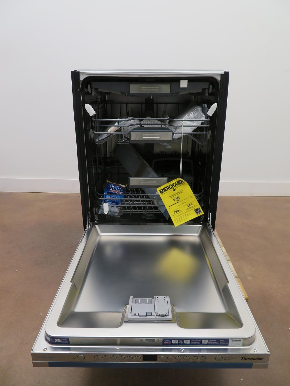 Thermador Sapphire 24" 42 dBA Fully Integrated Dishwasher DWHD650JFP