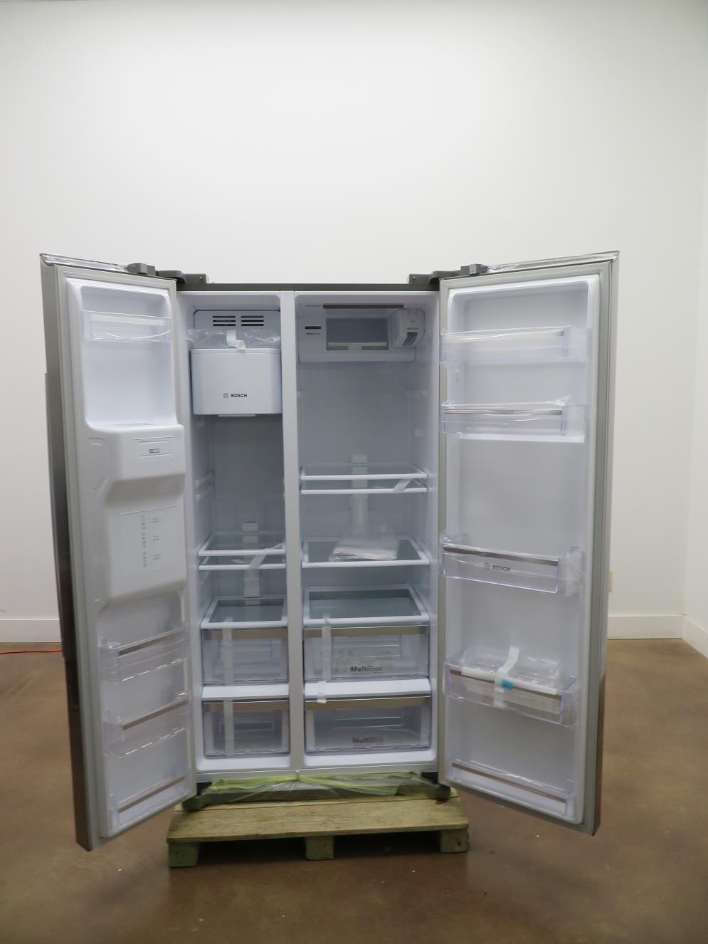 Bosch 300 Series 36" Side by Side Ice Water Dispenser Refrigerator