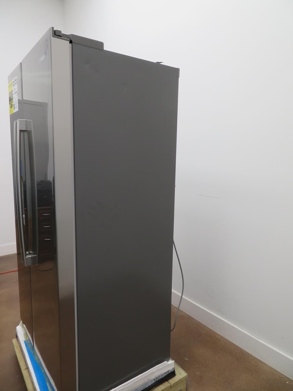 Bosch 300 Series 36" Side by Side Ice & Water Dispenser B20CS30SNS