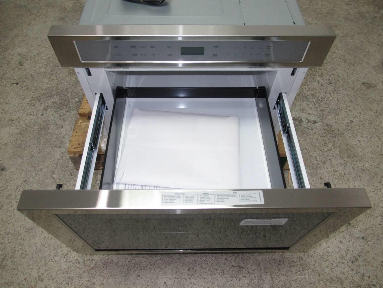 Thermador Masterpiece Series 24" 1.2 Cu.Ft. 1500 Watts Built In