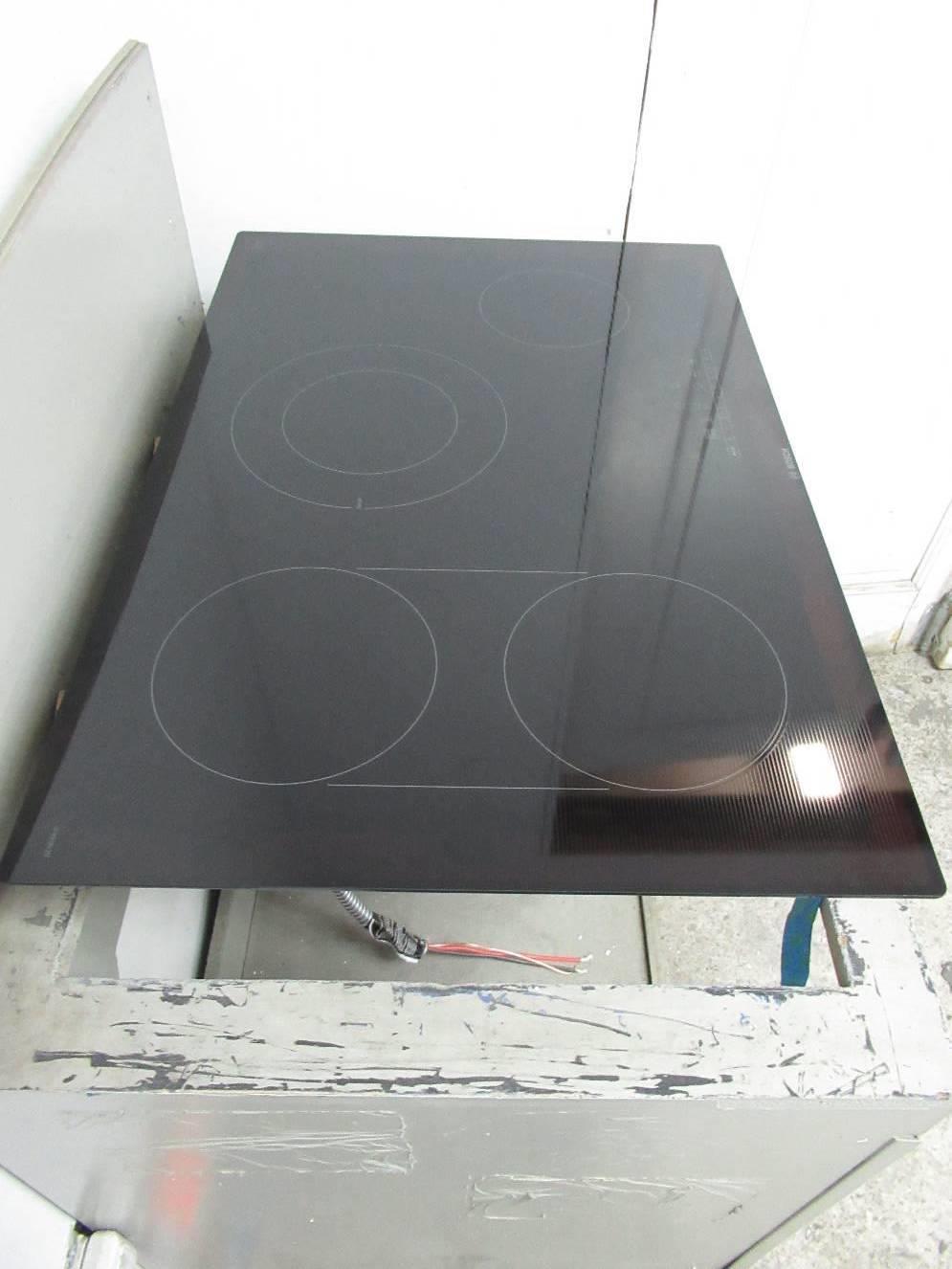 Bosch 800 Series 30" Bridge Element Smoothtop Burners Electric Cooktop