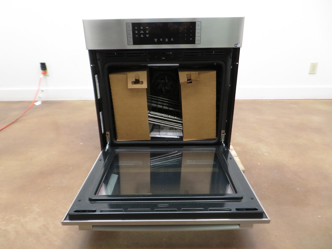 Bosch 800 Series HBL8453UC 30" Smart Single Electric Wall Oven with