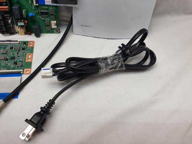 50" HISENSE 50R6E3 TV PARTS REPAIR INTERNAL BOARDS W/CABLES SPEAKERS