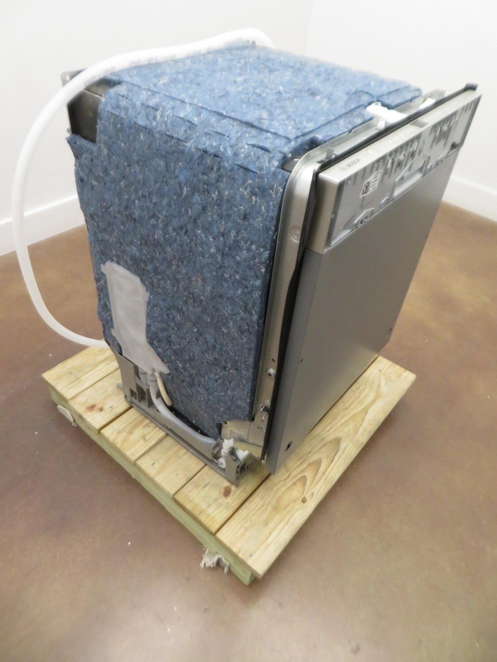 Bosch 300 Series 24" 44 dBA AquaStop Integrated Dishwasher SHVM63W53N