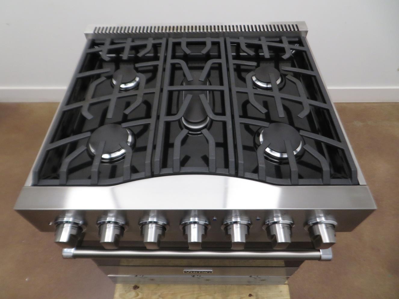 Viking 3 Series 30" 5 Sealed Burners Freestanding Gas Range
