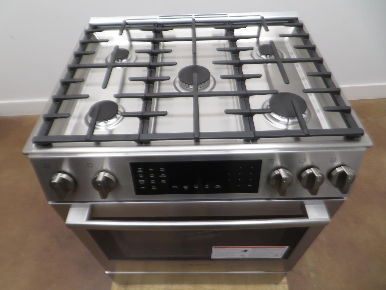 Bosch Benchmark Series HDIP056U 30" SlideIn Dual Fuel Range Dual