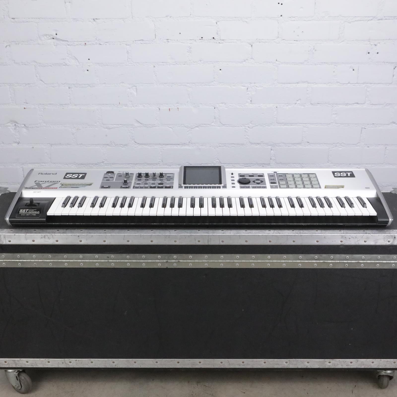 Roland Fantom X7 76 Key Workstation Keyboard W A S Road Case Ebay