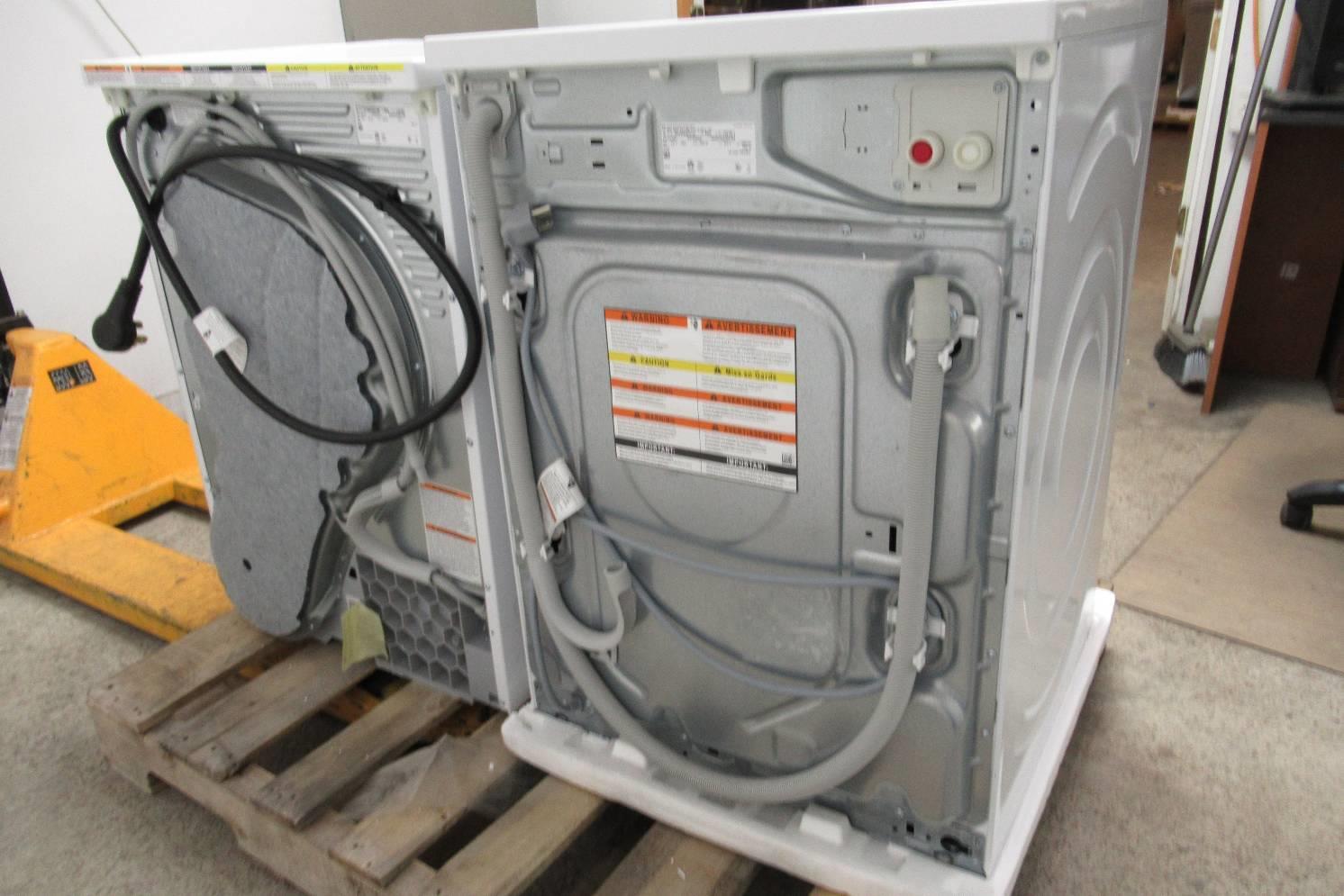 Bosch 300 Series Front Load WHT Washer+Ventless Dryer WAT28400UC