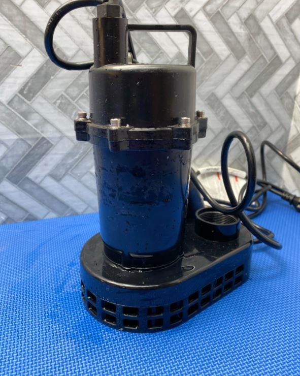 UNUSED 💦💦 UTILITECH ½ HP ALUMINUM SUBMERSIBLE SUMP PUMP MODEL 148010 💦💦