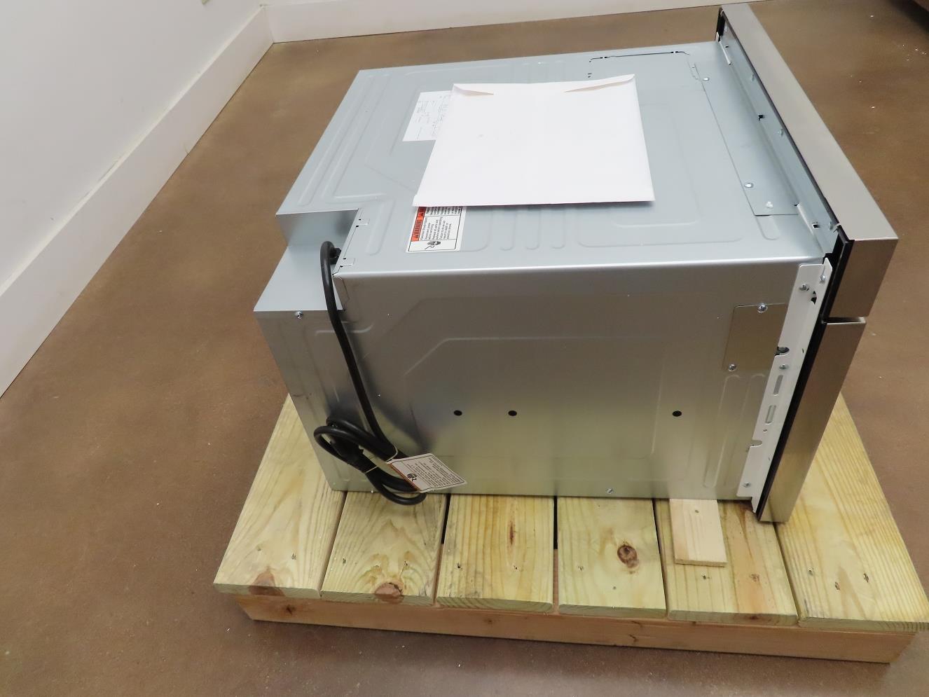 Thermador Masterpiece Series 24" 1.2CuFt Built In Microwave MD24WS